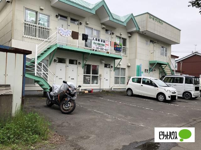 コーポサンライト（愛国西）の駐車場