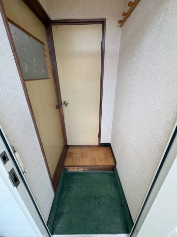 ハイツナカタニの玄関