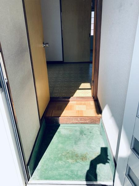 釧路市若竹町のアパートの玄関