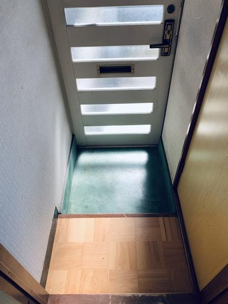 ハイツナカタニの玄関
