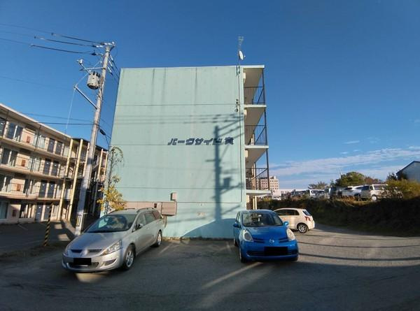 パークサイド貴の駐車場