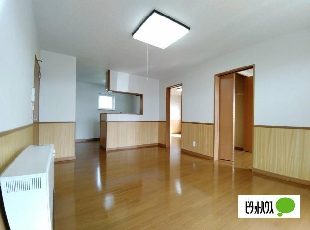 ブランド春採の居間・リビング