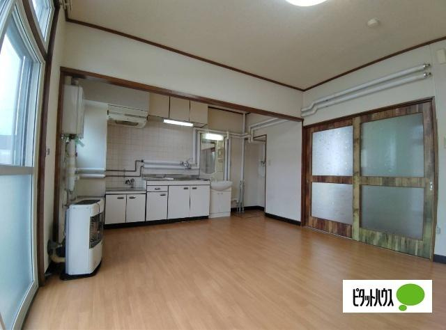 喜代丸ハイツの居間・リビング