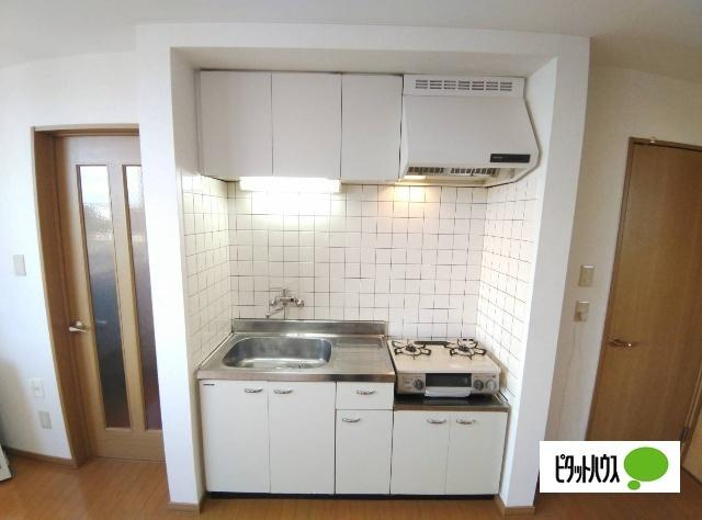 釧路市大楽毛西２丁目のアパートのキッチン