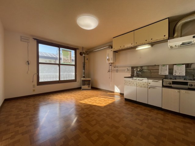 あきさとマンションAの居間・リビング