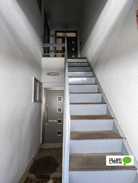 ライズ千歳のエントランス