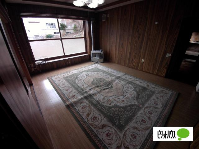 厚岸町奔渡２丁目戸建の居間・リビング