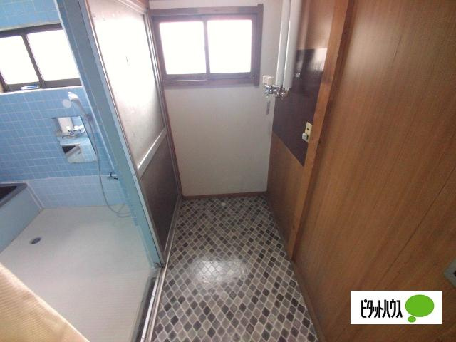 厚岸町奔渡２丁目戸建の洗面所