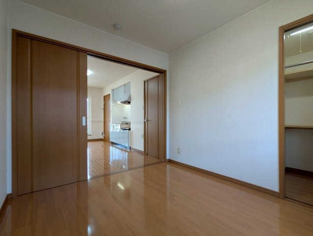 ロイヤルガーデンの居間・リビング