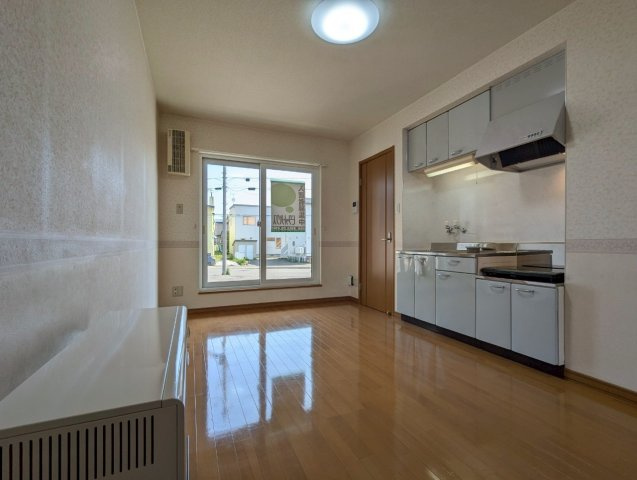 ロイヤルガーデンの居間・リビング