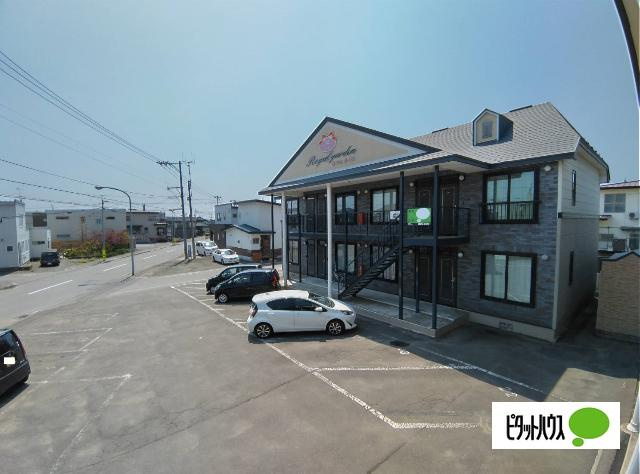 ロイヤルガーデンの外観