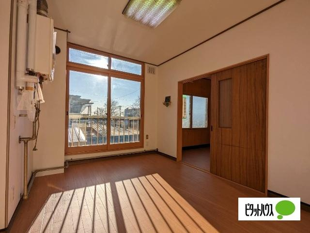 AK愛国の居間・リビング