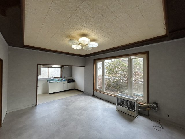 桜ヶ岡７丁目２４－４借家の居間・リビング