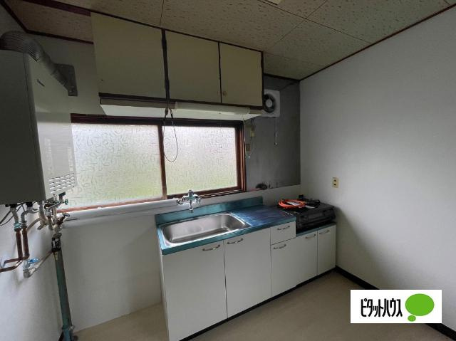 桜ヶ岡７丁目２４－４借家のキッチン