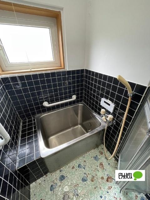 桜ヶ岡７丁目２４－４借家の浴室