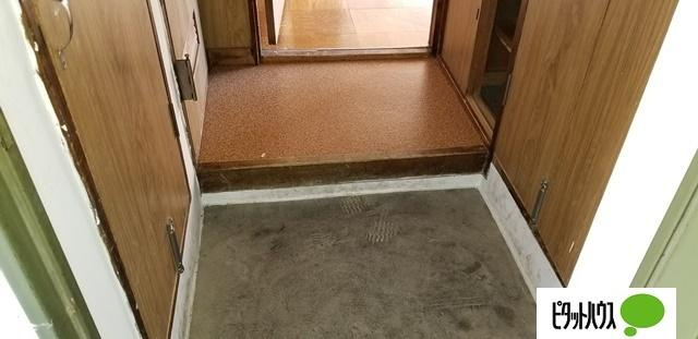 若草501マンションの玄関