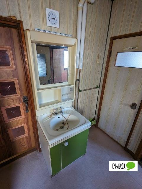 鶴ヶ岱２－５貸家の洗面所