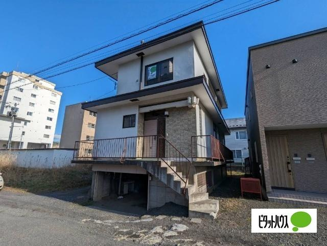 鶴ヶ岱２－５貸家の外観