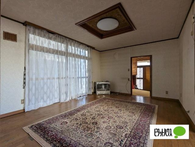 鶴ヶ岱２－５貸家の居間・リビング