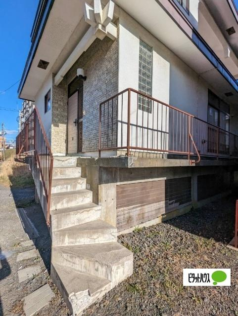 鶴ヶ岱２－５貸家のエントランス