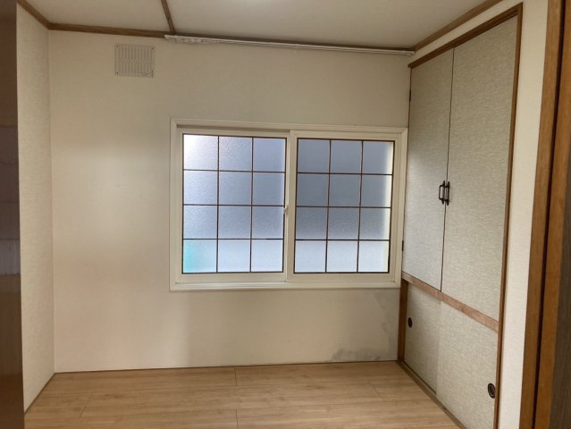 シャルム緑ヶ岡の洋室