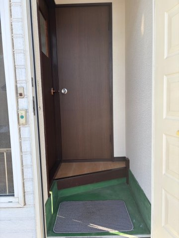 シャルム緑ヶ岡の玄関