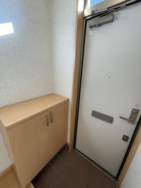 釧路市浪花町１３丁目のアパートの玄関