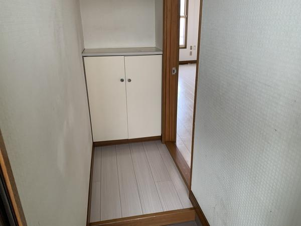 ワンルームハイツの玄関