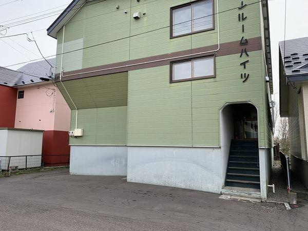 ワンルームハイツのエントランス
