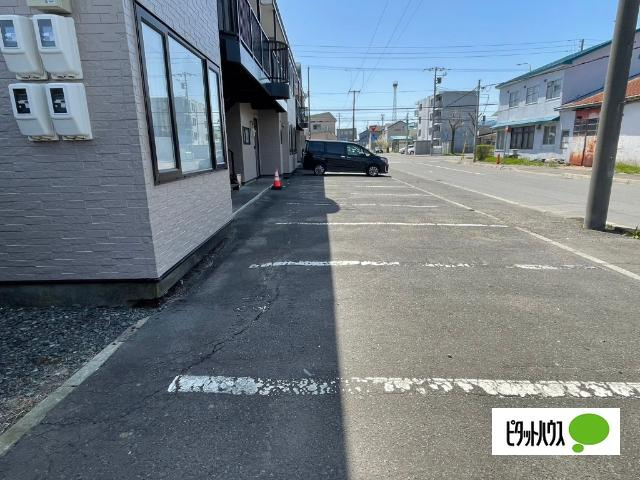 カーサミリオーネの駐車場