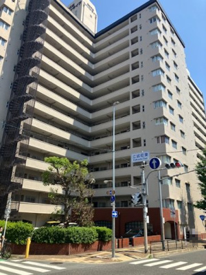 【外観】 | 進和江坂アーバンライフ | 大阪メトロ御堂筋線「江坂」駅まで徒歩8分の好立地！阪急千里線「豊津」駅も徒歩14分で利用可。