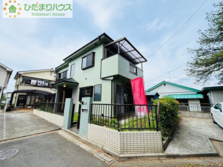 川島町伊草　中古一戸建ての前面道路含む現地写真