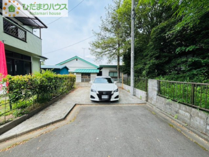 川島町伊草　中古一戸建ての駐車場