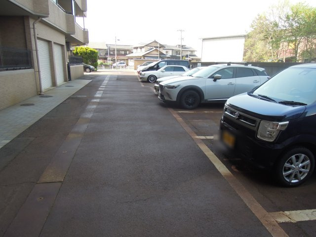 アパガーデンコート長本町の駐車場