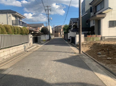 【前面道路含む現地写真】 | MIRASUMO南区外山106②全2棟＜新築一戸建て仲介手数料無料＞ | 前面道路含む現地写真です