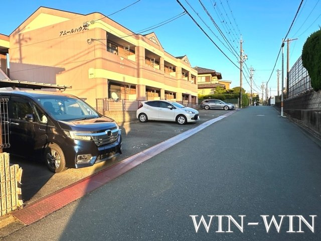 アムールハウスの駐車場
