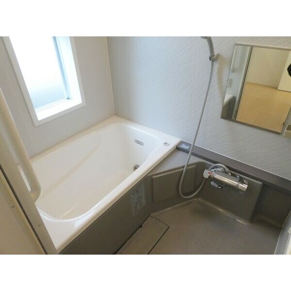 大原町戸建ての浴室