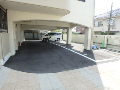 【駐車場】 | ベルヴィ甲東園 | カースペースがあります
