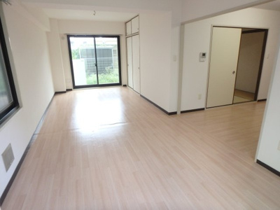 【居間・リビング】 | ベルヴィ甲東園 | おしゃれなリビングです