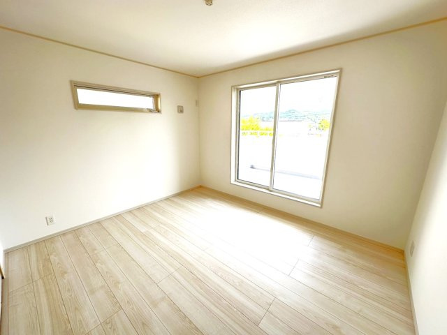 京阪京都交通バス『横田上』バス停まで徒歩４分♪ガーデンスペース付４ＬＤＫ☆南丹市園部町横田の洋室|洋室
