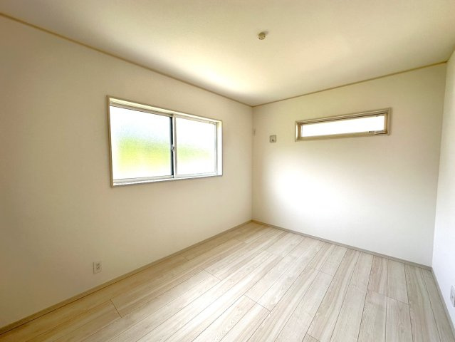 京阪京都交通バス『横田上』バス停まで徒歩４分♪ガーデンスペース付４ＬＤＫ☆南丹市園部町横田の洋室|洋室