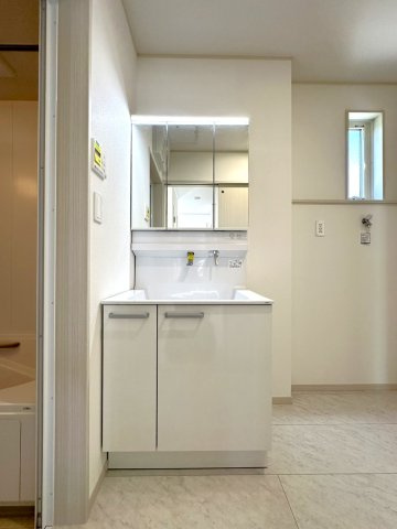 京阪京都交通バス『横田上』バス停まで徒歩４分♪ガーデンスペース付４ＬＤＫ☆南丹市園部町横田の独立洗面台|１階独立洗面化粧台