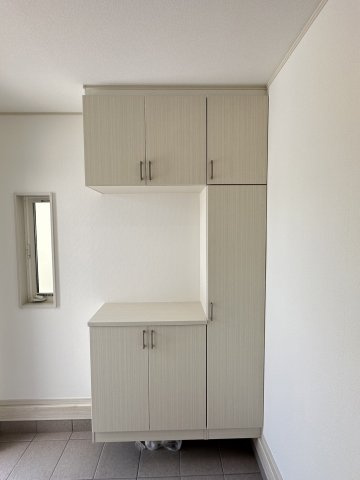 京阪京都交通バス『横田上』バス停まで徒歩４分♪ガーデンスペース付４ＬＤＫ☆南丹市園部町横田の玄関|シューズボックス