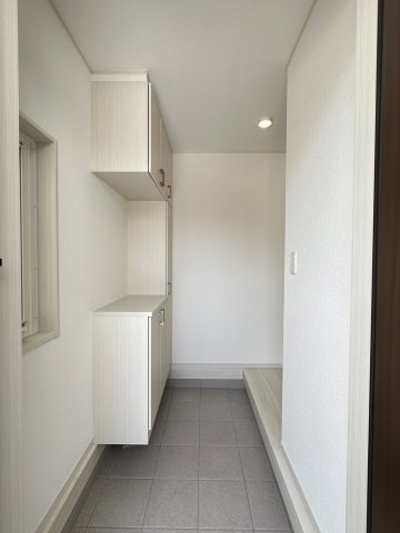 京阪京都交通バス『横田上』バス停まで徒歩４分♪ガーデンスペース付４ＬＤＫ☆南丹市園部町横田の玄関|玄関