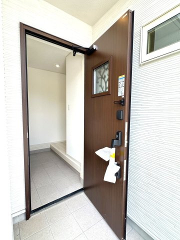 京阪京都交通バス『横田上』バス停まで徒歩４分♪ガーデンスペース付４ＬＤＫ☆南丹市園部町横田の玄関|玄関