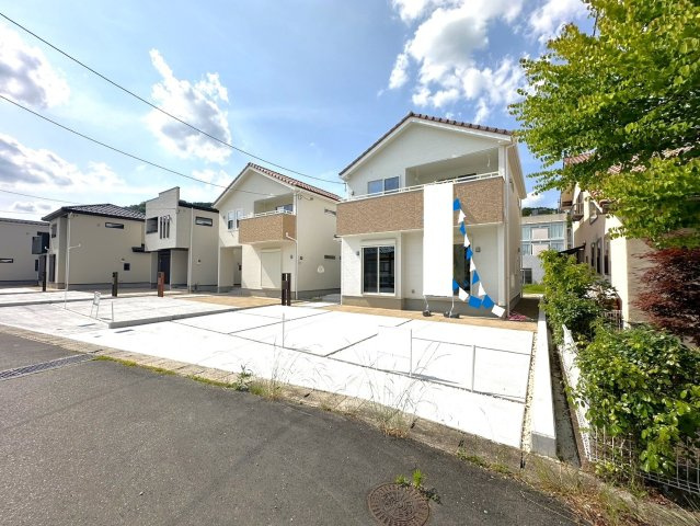 京阪京都交通バス『横田上』バス停まで徒歩４分♪ガーデンスペース付４ＬＤＫ☆南丹市園部町横田の外観|駐車場