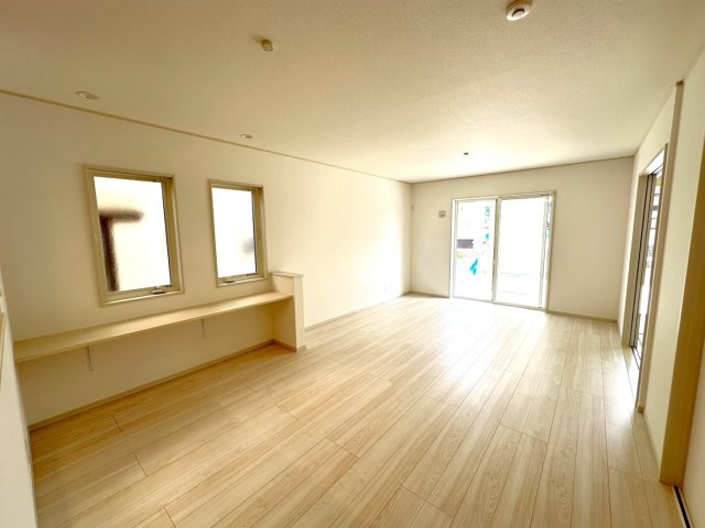 京阪京都交通バス『横田上』バス停まで徒歩４分♪ガーデンスペース付４ＬＤＫ☆南丹市園部町横田の居間・リビング|リビング