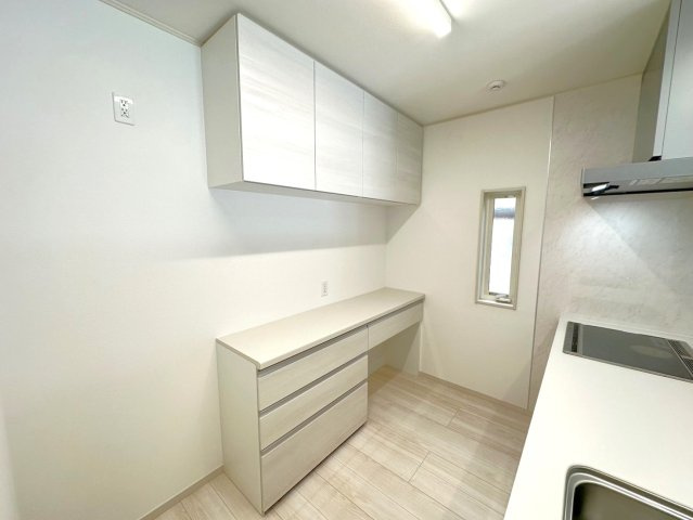 京阪京都交通バス『横田上』バス停まで徒歩４分♪ガーデンスペース付４ＬＤＫ☆南丹市園部町横田のキッチン|カップボード