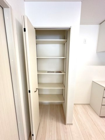 京阪京都交通バス『横田上』バス停まで徒歩４分♪ガーデンスペース付４ＬＤＫ☆南丹市園部町横田のキッチン|パントリー