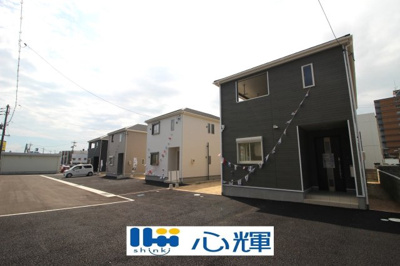 【前面道路含む現地写真】 | クレイドルガーデン宇部市文京町第一（1号棟） | 整備された道路に面する現地は、コミュニティー以外の方々の出入りも少なく、お車の出し入れも楽々です。
